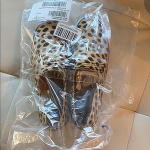 NWT gap slip on leopard sneaker